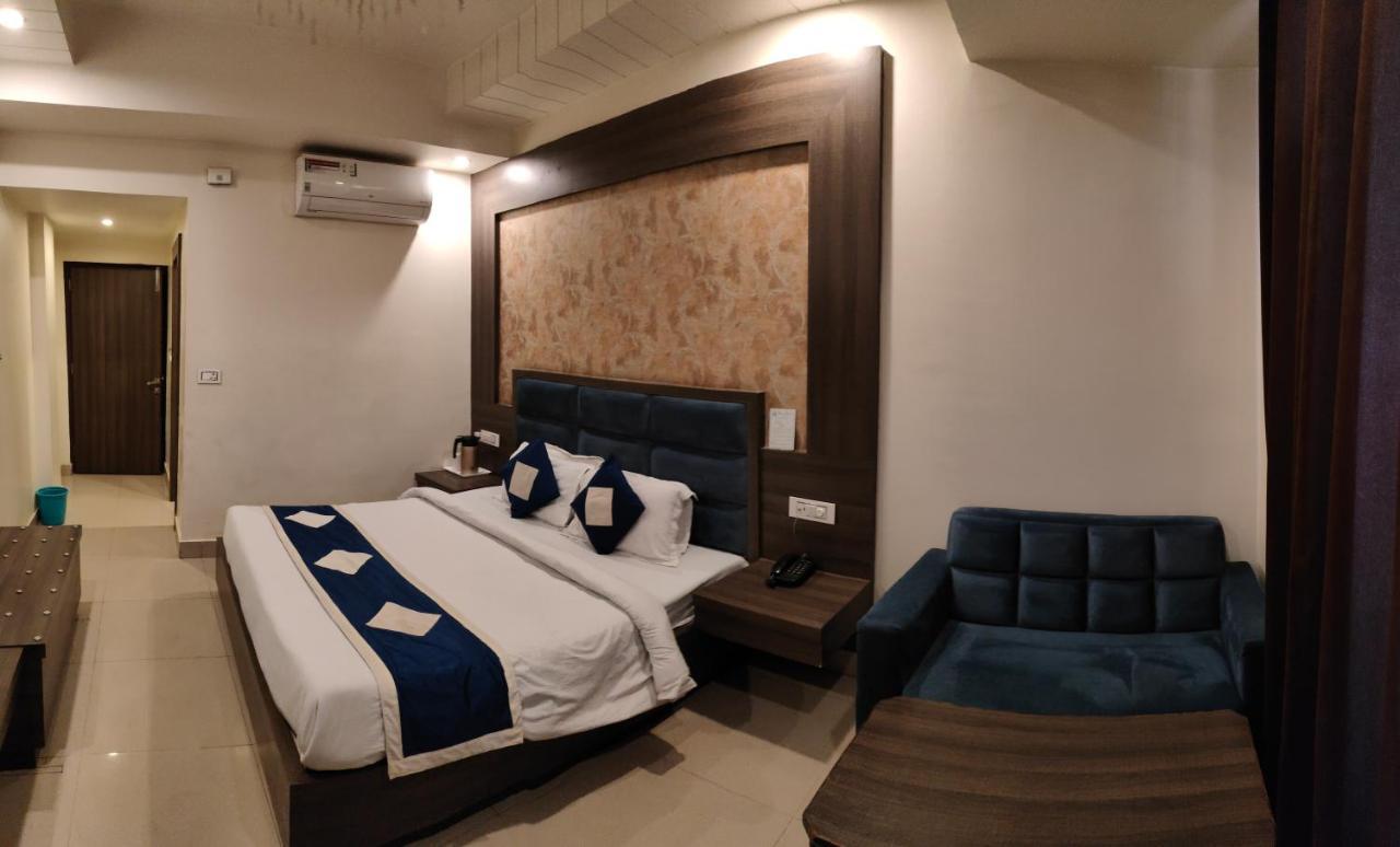Hotel Krishna Katra  Eksteriør billede