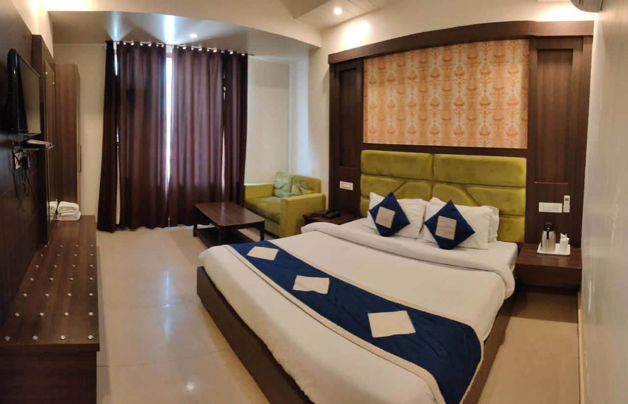 Hotel Krishna Katra  Eksteriør billede