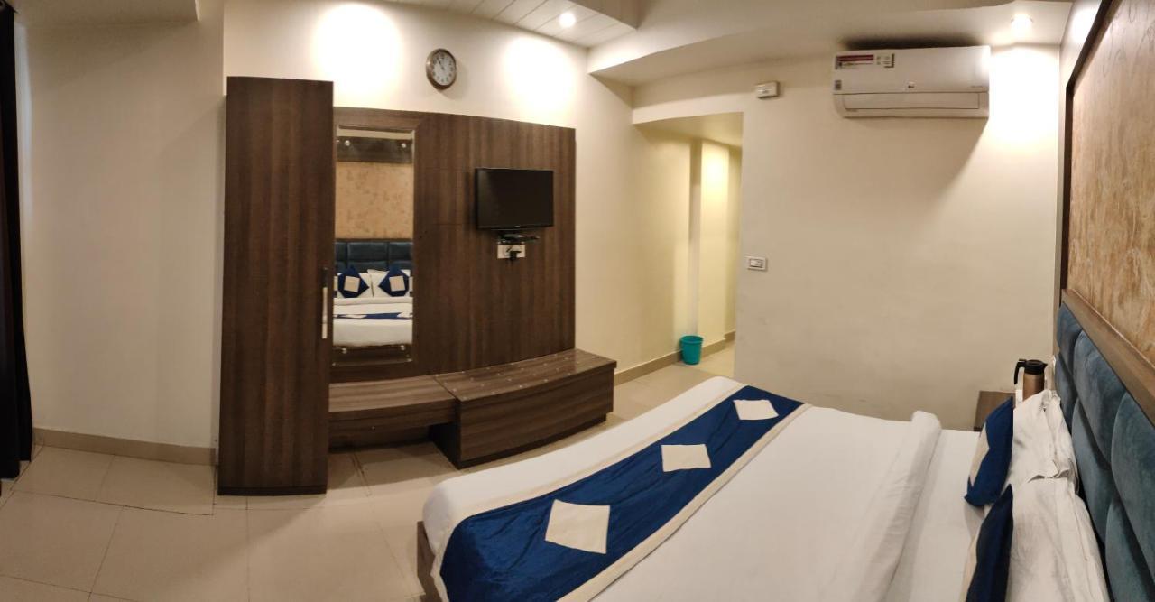 Hotel Krishna Katra  Eksteriør billede